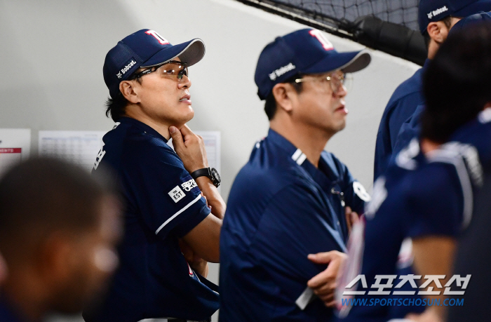 "자책 많았다" 10연승 역사 만든 국민타자의 고백, 그가 되돌아본 가시…