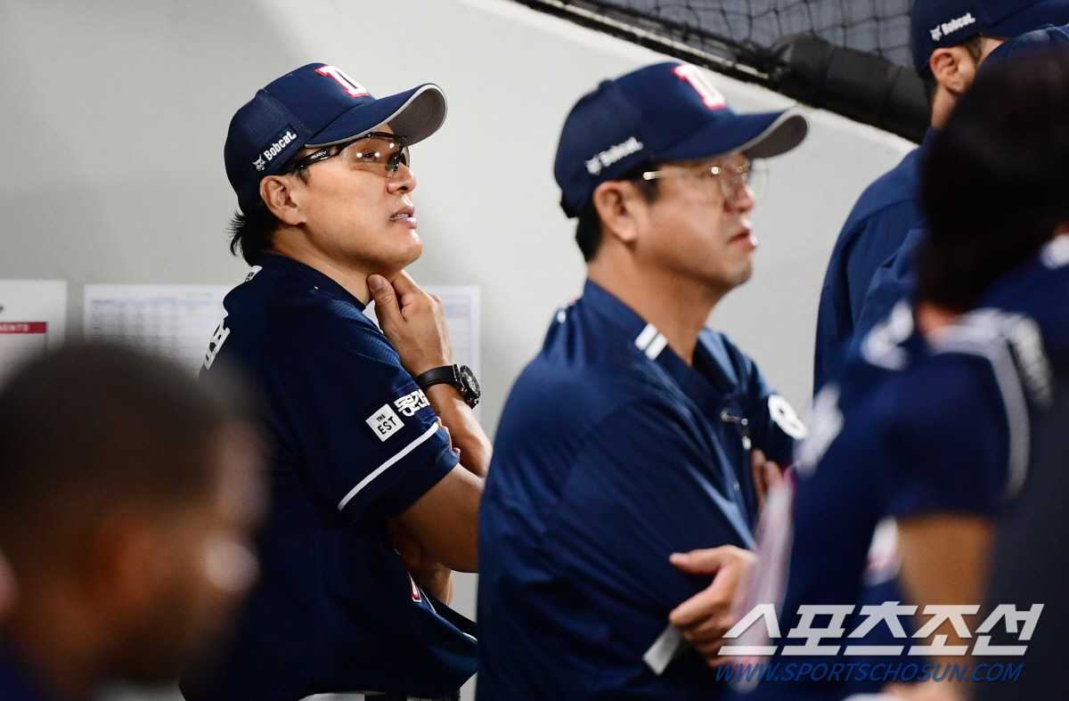 "자책 많았다" 10연승 역사 만든 국민타자의 고백, 그가 되돌아본 가시…