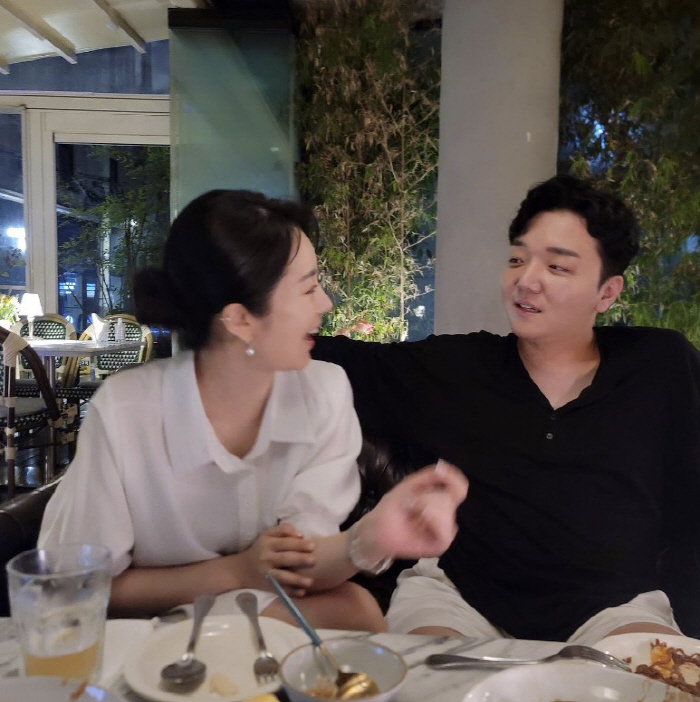 배슬기, ♥심리섭이 그렇게 좋나…식당서도 진한 스킨십