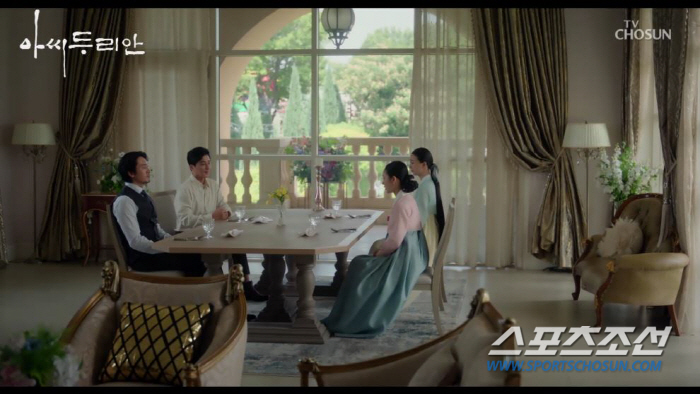 [SC리뷰]'아씨두리안' 김민준, 저고리 벗은 박주미에 '시선 고정'…"…