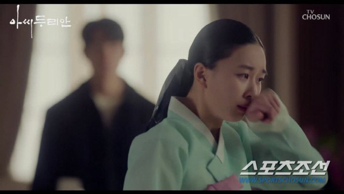 [SC리뷰]'아씨두리안' 김민준, 저고리 벗은 박주미에 '시선 고정'…"…