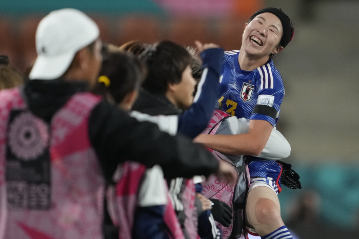 "머문 자리는 깨끗하게" 일본이 또…라커룸+관중석 '말끔히 청소'[女월드…