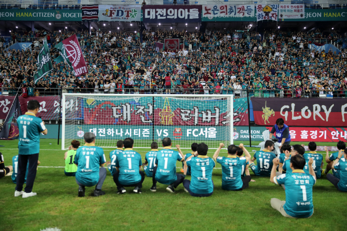 '연패 끝' 울산·'전북 제압' 포항의 힘, 1~2위 견고→혼돈의 6강→…