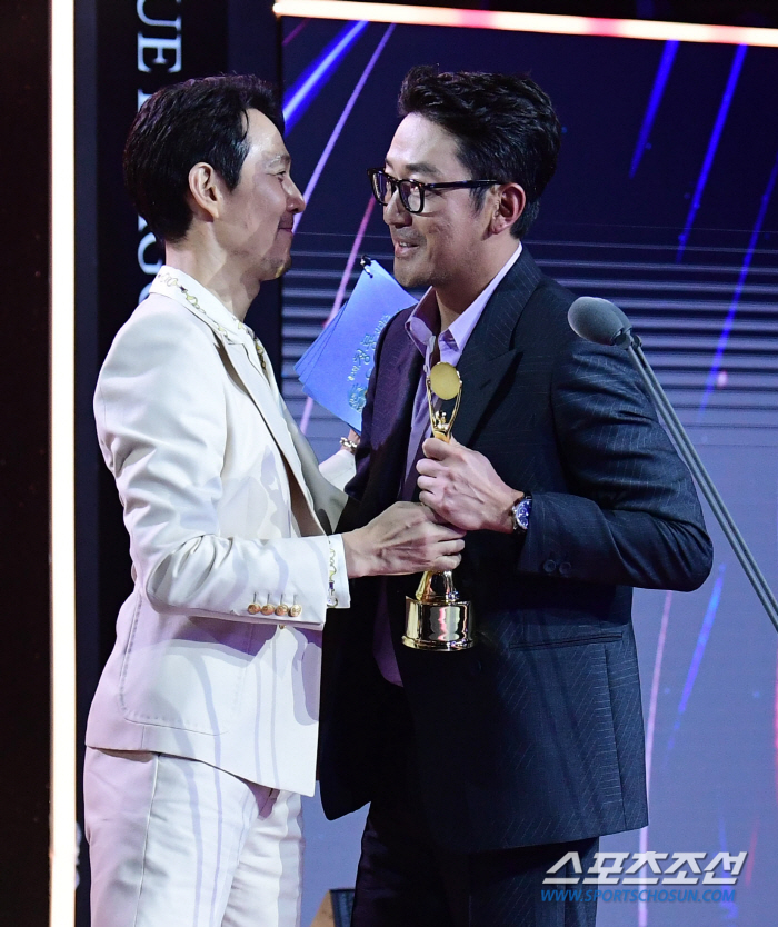 [제2회 BSA] 첫 '청룡' 연기상 한풀이..하정우·수지, 남녀주연상의…