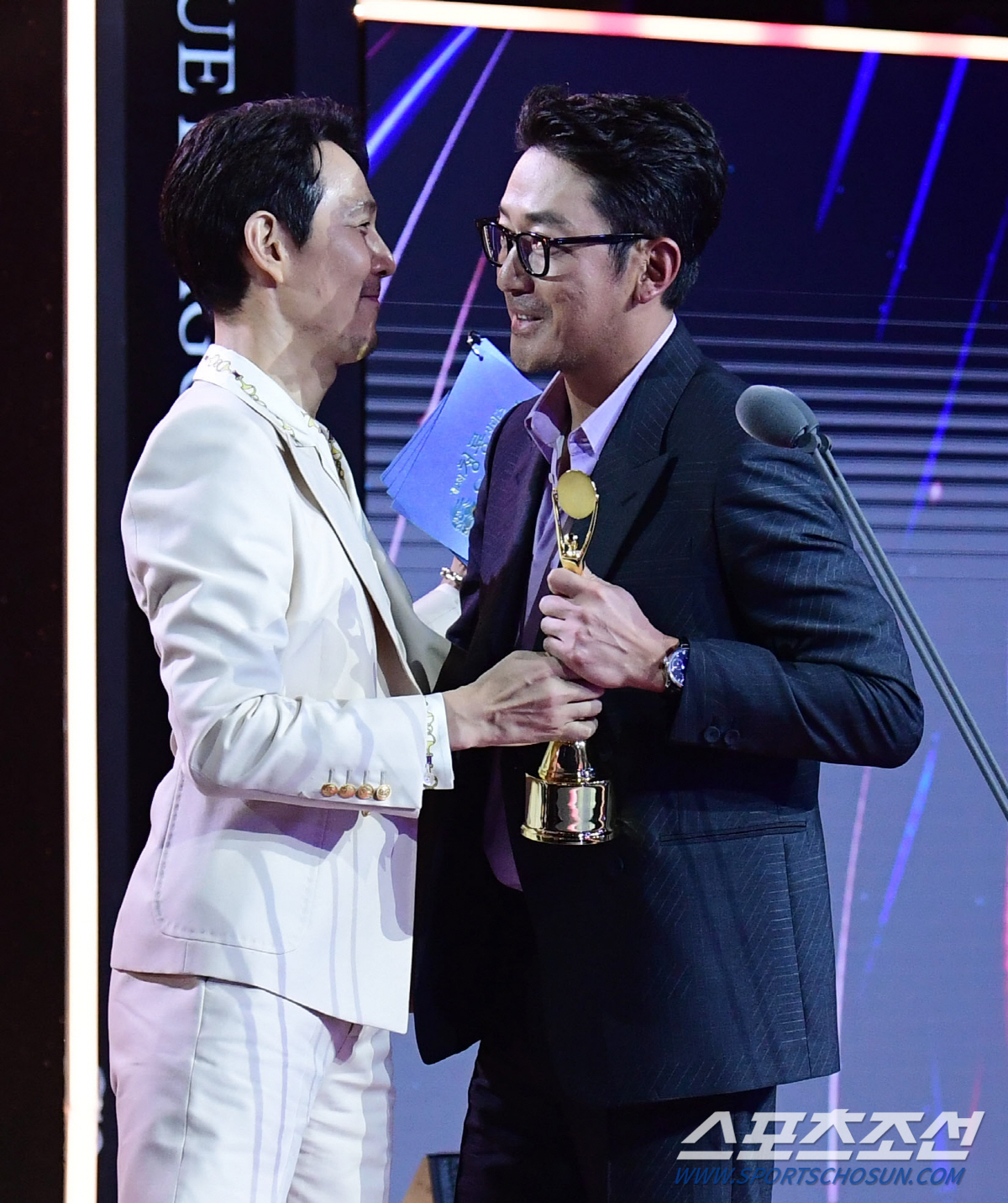 [제2회 BSA] 첫 '청룡' 연기상 한풀이..하정우·수지, 남녀주연상의…