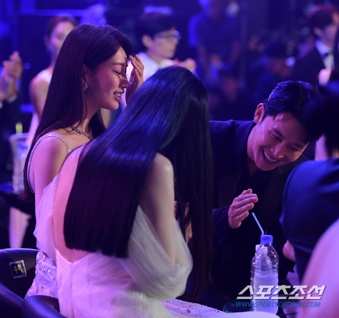 [제2회 BSA] 첫 '청룡' 연기상 한풀이..하정우·수지, 남녀주연상의…