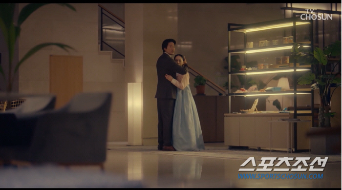 목덜미 타고 흐르는 땀방울일 뿐인데…'아씨두리안', '막장 러브신 퍼레이…