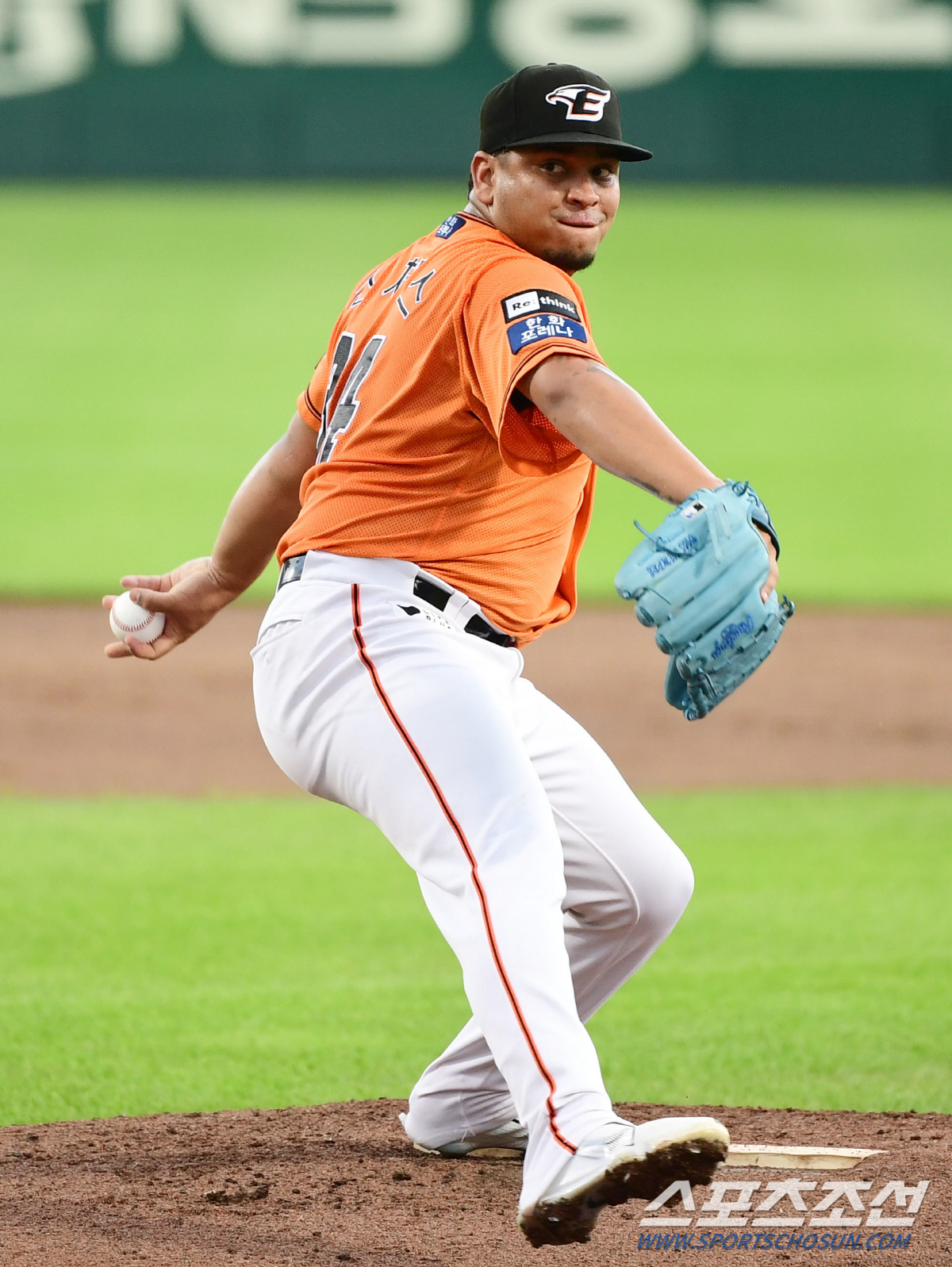 "깜짝 놀란 산체스도 납득했다" 투구동작 읽혀 2경기 '8이닝 13실점'…