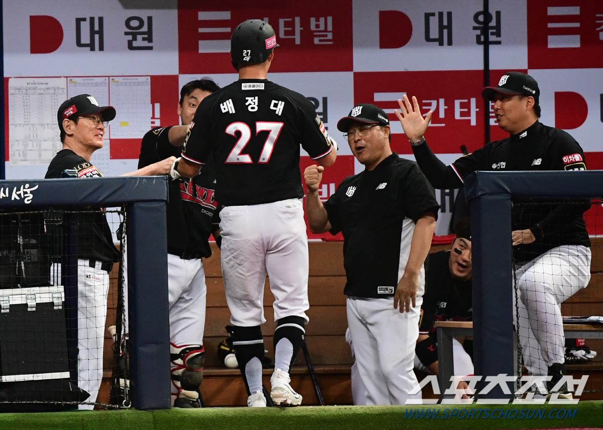 "9번 배치 이유는요?" 사령탑 의도 찰떡 수행, 깨어나는 LG 출신 가…