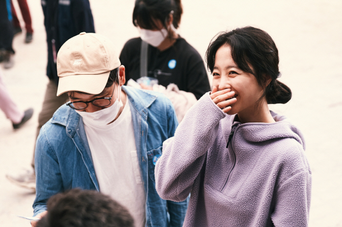 '콘크리트 유토피아' 웃음 터진 이병헌·박보영→사뭇 진지한 박서준…빛나는…