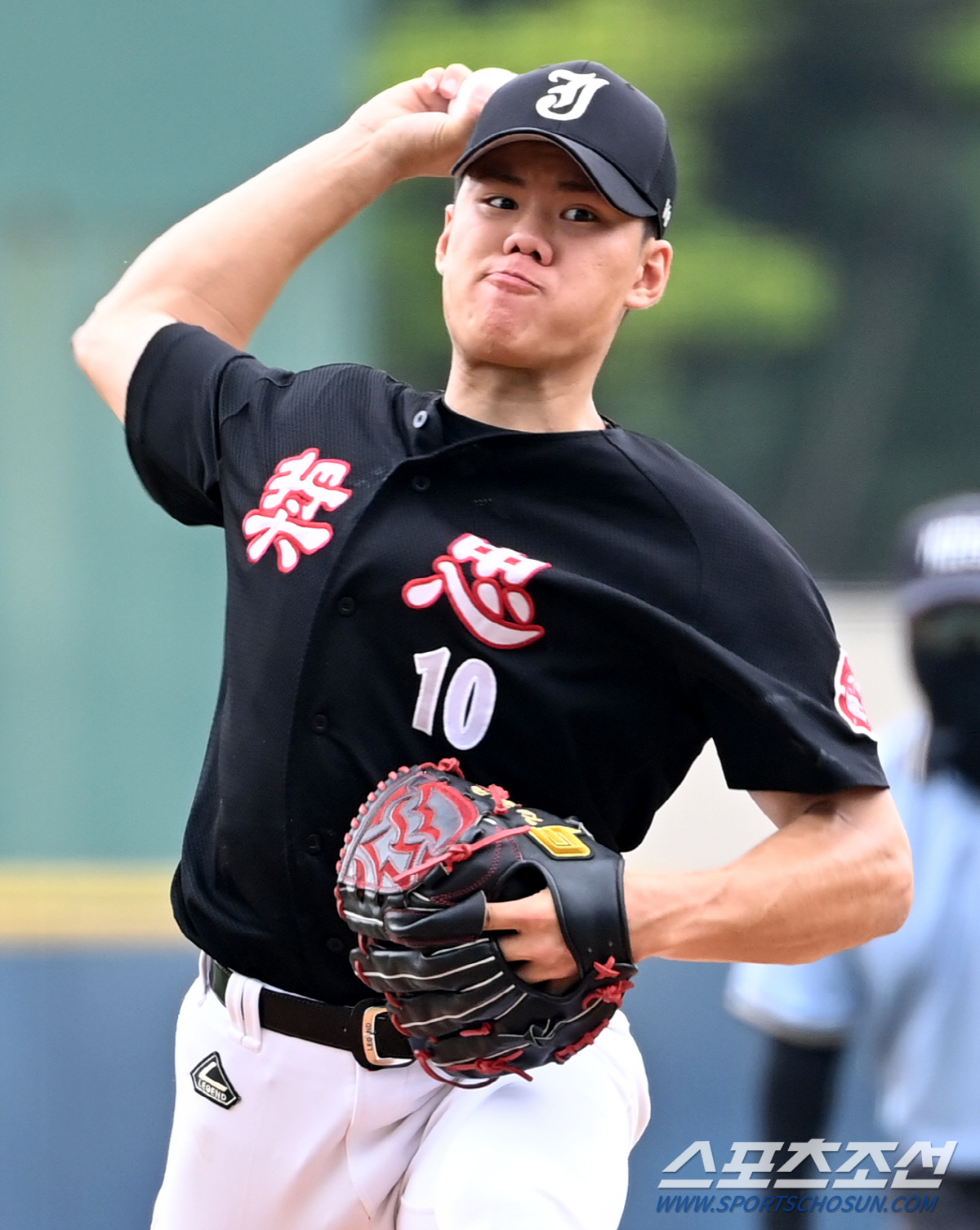 '155㎞ 쾅!' 장현석 14K+102구 역투에도…'막강 마운드' 장충,…