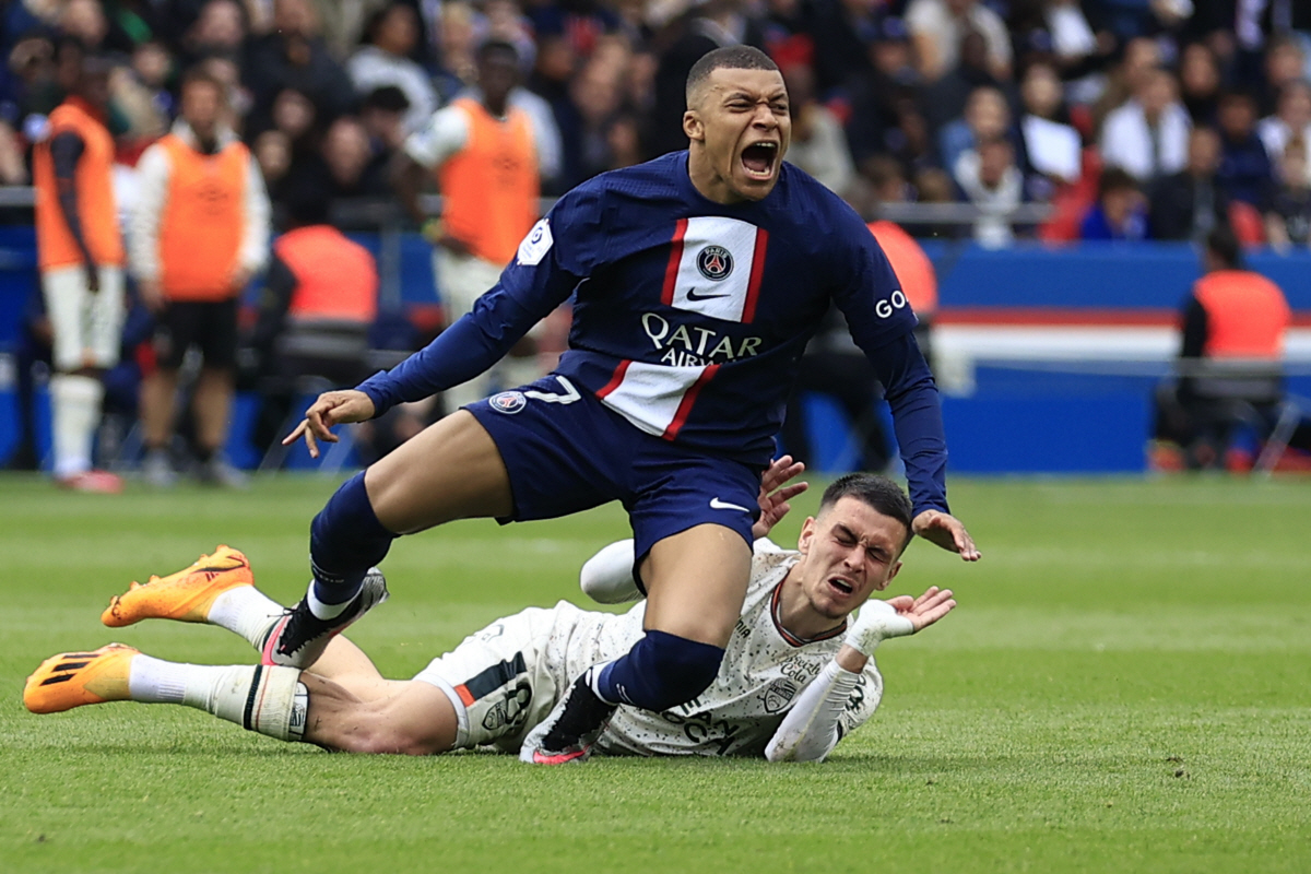 '음바페, 알 힐랄 연봉 1조 제안마저 거절' 어쩔 수 없는 PSG, 결…