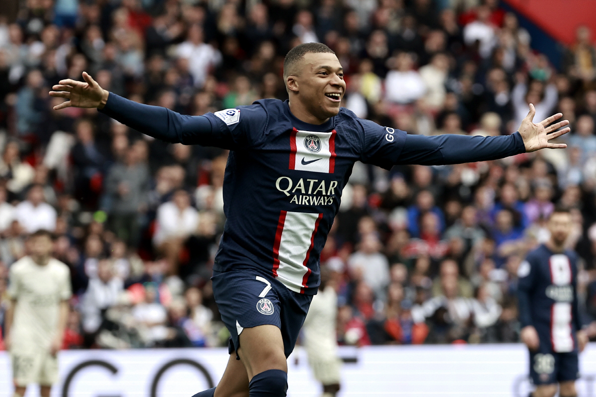 '음바페, 알 힐랄 연봉 1조 제안마저 거절' 어쩔 수 없는 PSG, 결…