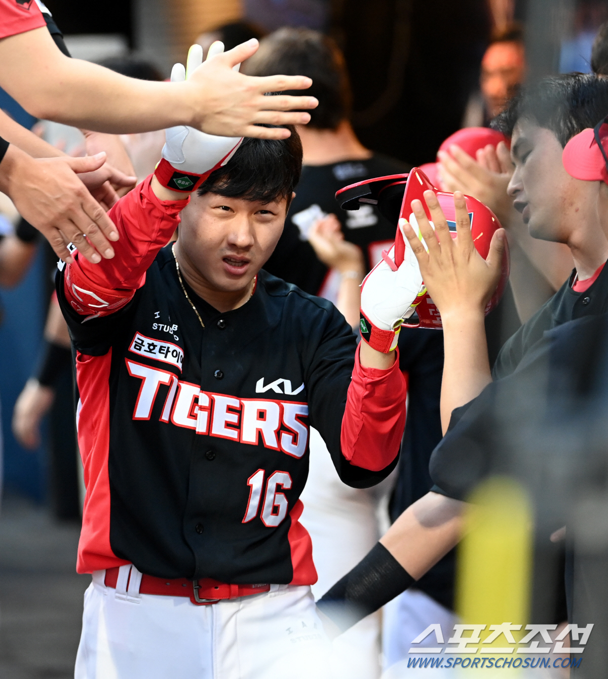 '0:3→5:3' 만루포로 완성한 빅이닝…갈길 바쁜 KIA 잡고 5연승 …