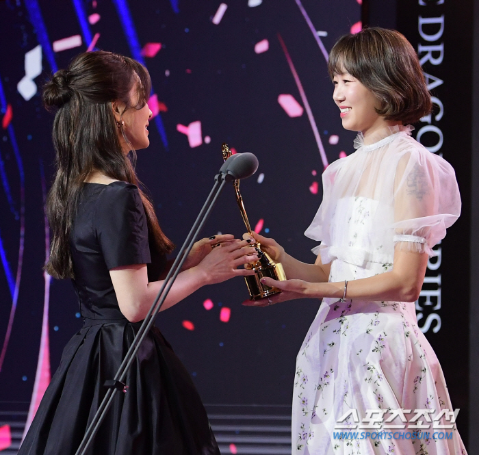 [BSA 비하인드③] 이정재 '아빠 미소'→한효주 '긍정 에너지'..시상…