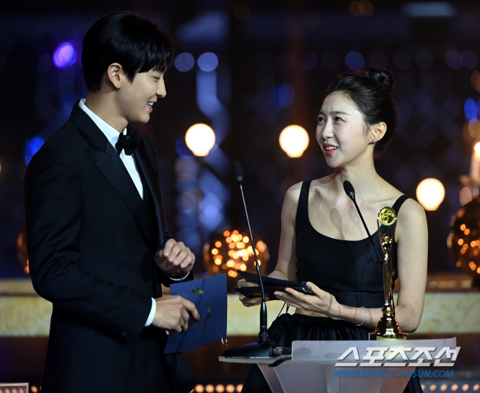 [BSA 비하인드③] 이정재 '아빠 미소'→한효주 '긍정 에너지'..시상…