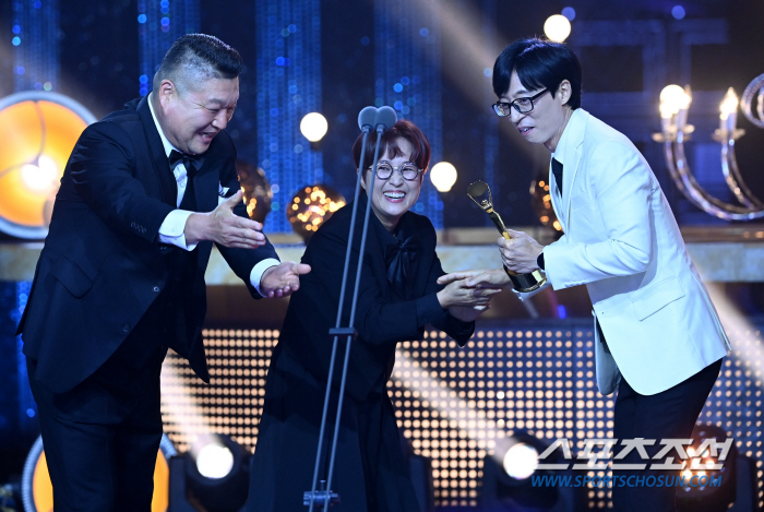 [BSA 비하인드③] 이정재 '아빠 미소'→한효주 '긍정 에너지'..시상…