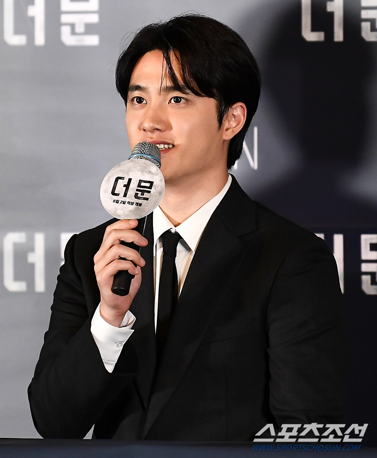 '더 문' 도경수 "와이어 액션신? 부상 없이 안전하게 촬영 잘 마칠 수…
