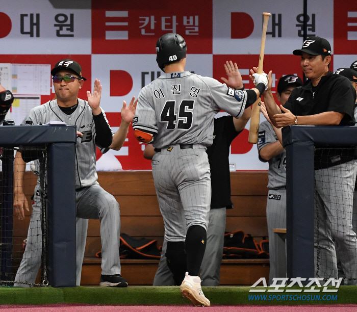"이런 야구 본적 있나요?" 8회초 18타자가 10안타 13득점, 3-6…