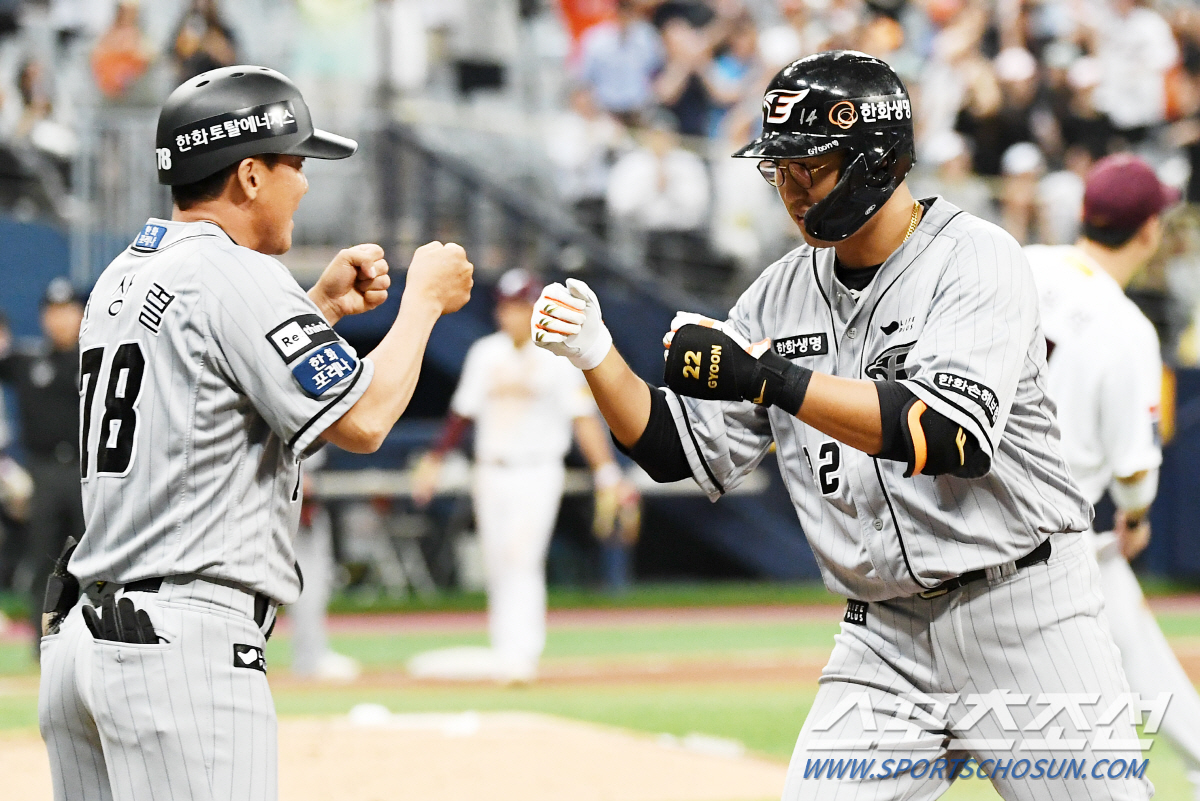 8회초 2사 만루 한화 채은성이 역전 적시타를 날린 뒤 환호하고 있다. 고척=박재만 기자pjm@sportschosun.com