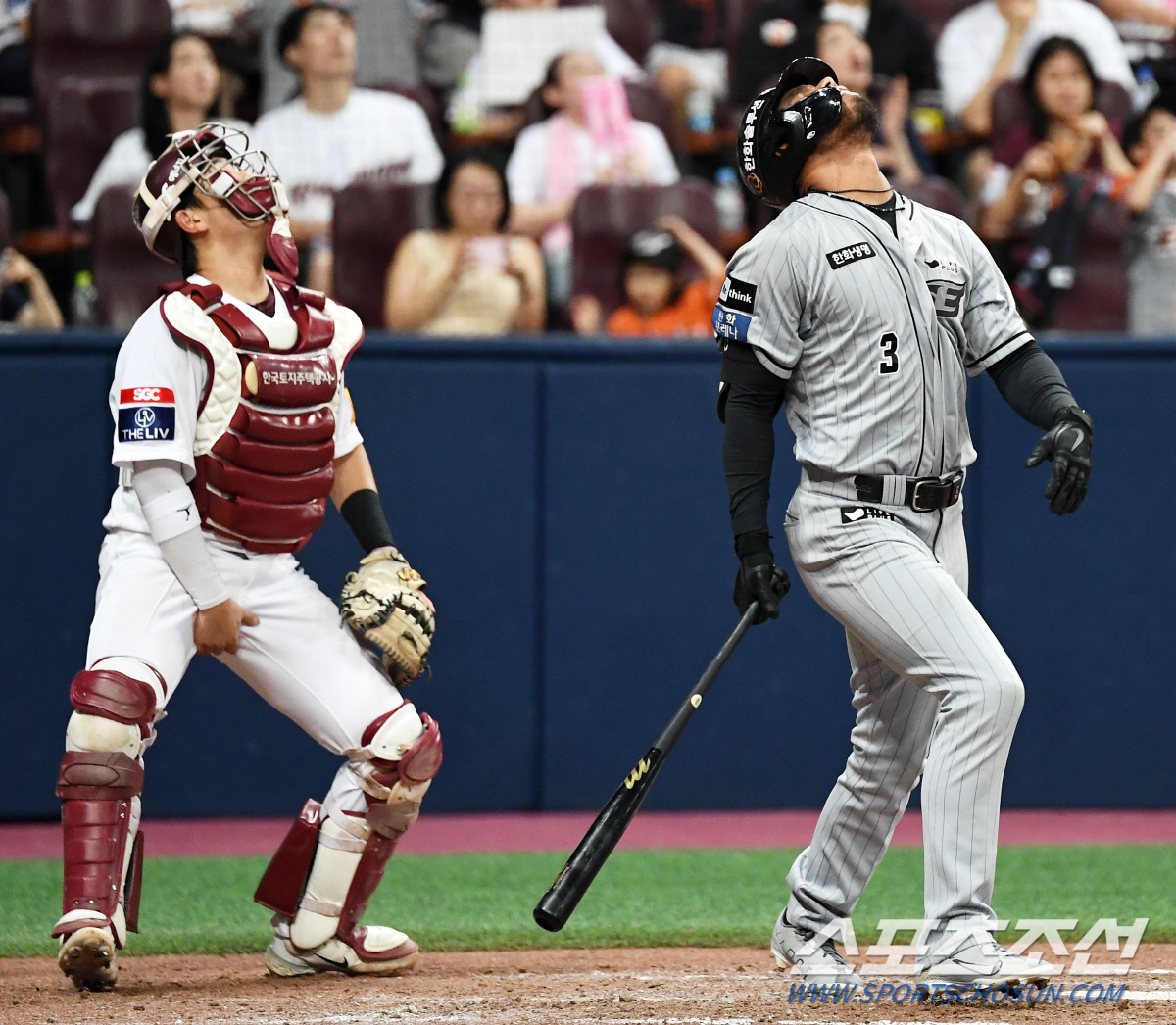 '5타수 2안타 2타점' 외국인 타자가 쳤는데도 마음 편히 웃지 못한 최…