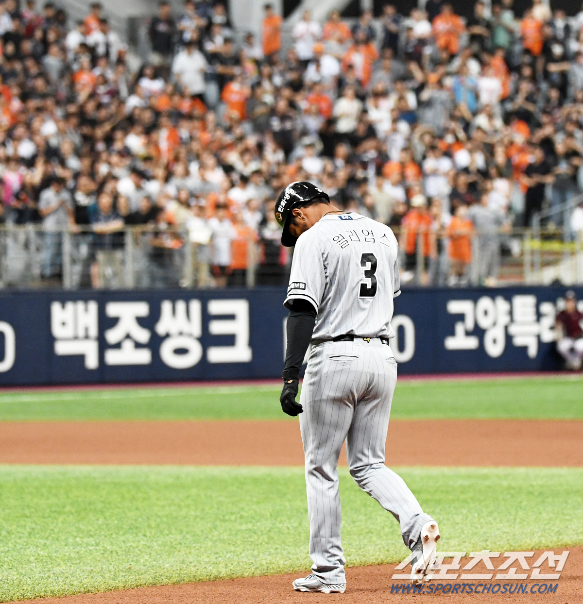 '5타수 2안타 2타점' 외국인 타자가 쳤는데도 마음 편히 웃지 못한 최…