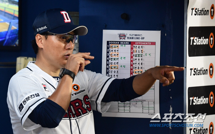 '트로피는 거저 주어지지 않았다' 위기 맞은 이승엽 감독의 숨가빴던 장면…