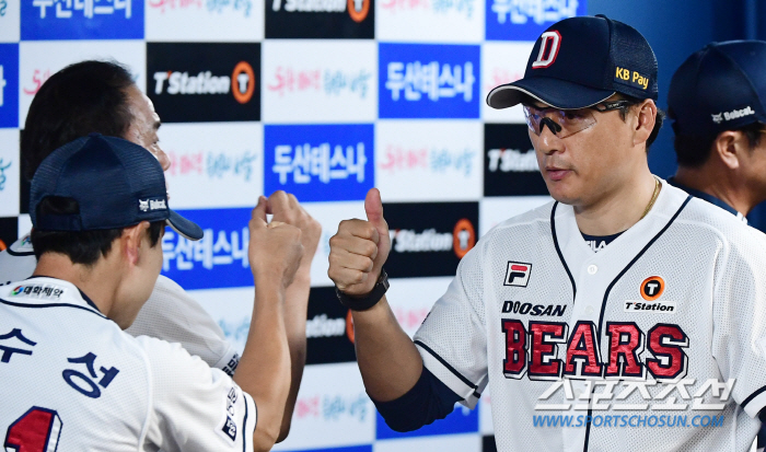 '트로피는 거저 주어지지 않았다' 위기 맞은 이승엽 감독의 숨가빴던 장면…