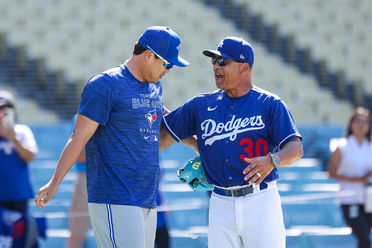 둘의 이 포즈 얼마만인가? 류현진-커쇼 막바지 재활 서로를 응원했다, 8…