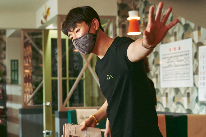 [인터뷰④] 류승완 감독 "어느 각으로 찍어도 잘나오는 조인성, 극강의 …