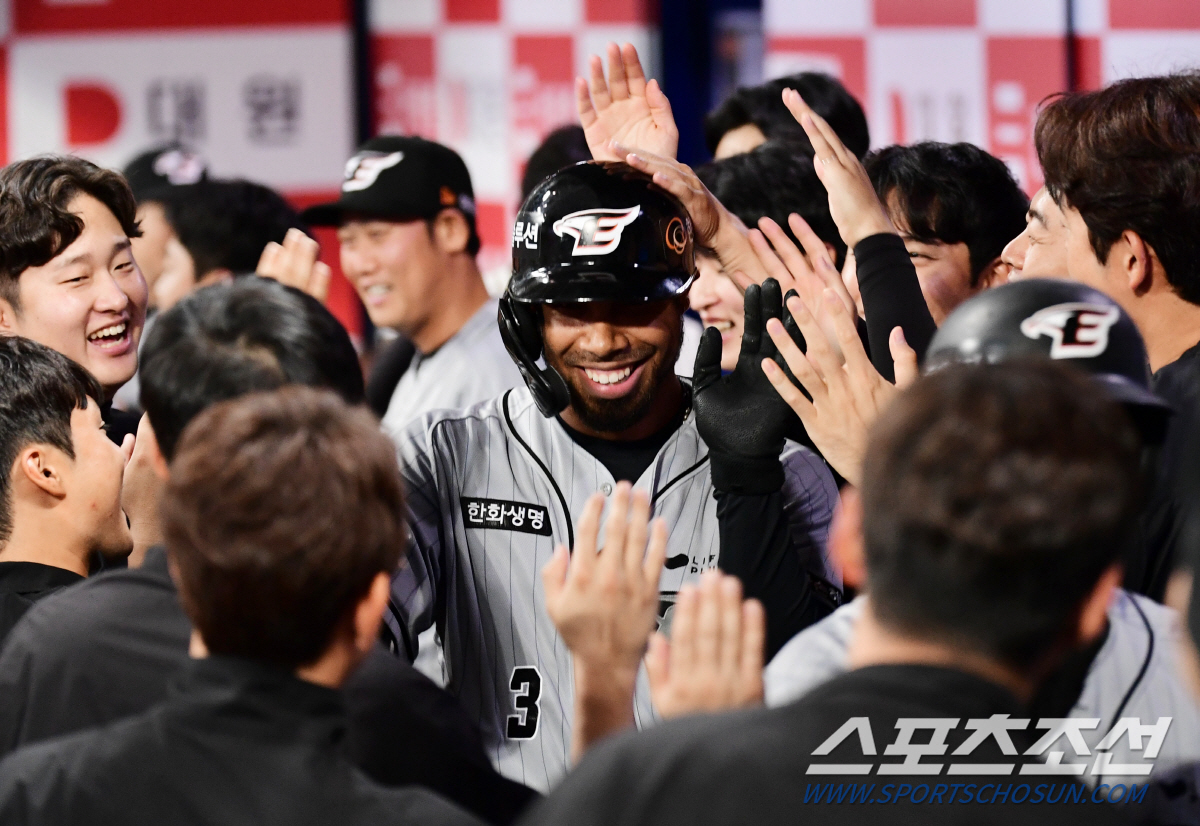 [고척현장]7번으로 나서 10경기 만에 2점 홈런, 한화 윌리엄스 "새로…