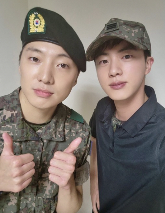 방탄소년단 진-강승윤, "특혜같은거 안받았다" 더 훈훈한 군생활