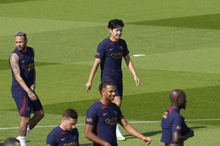 'KING' 이강인 햄스트링 부상 괜찮다, PSG 관계자 "곧 그라운드에…