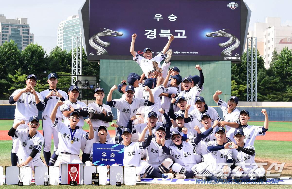"전통은 어디 안 가네요"…'우수투수 이승엽' 이후 30년 만, 모교 우…
