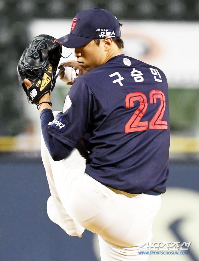 "가장 눈에 띄지 않아야 좋은거죠"…묵묵히 쌓아올린 '거인 최초' 홀드 …