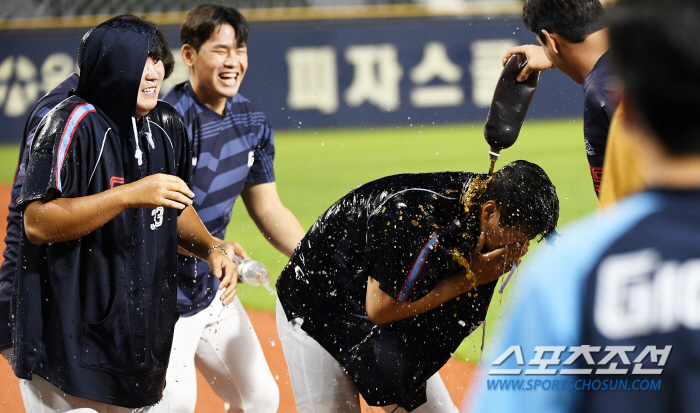 "가장 눈에 띄지 않아야 좋은거죠"…묵묵히 쌓아올린 '거인 최초' 홀드 …