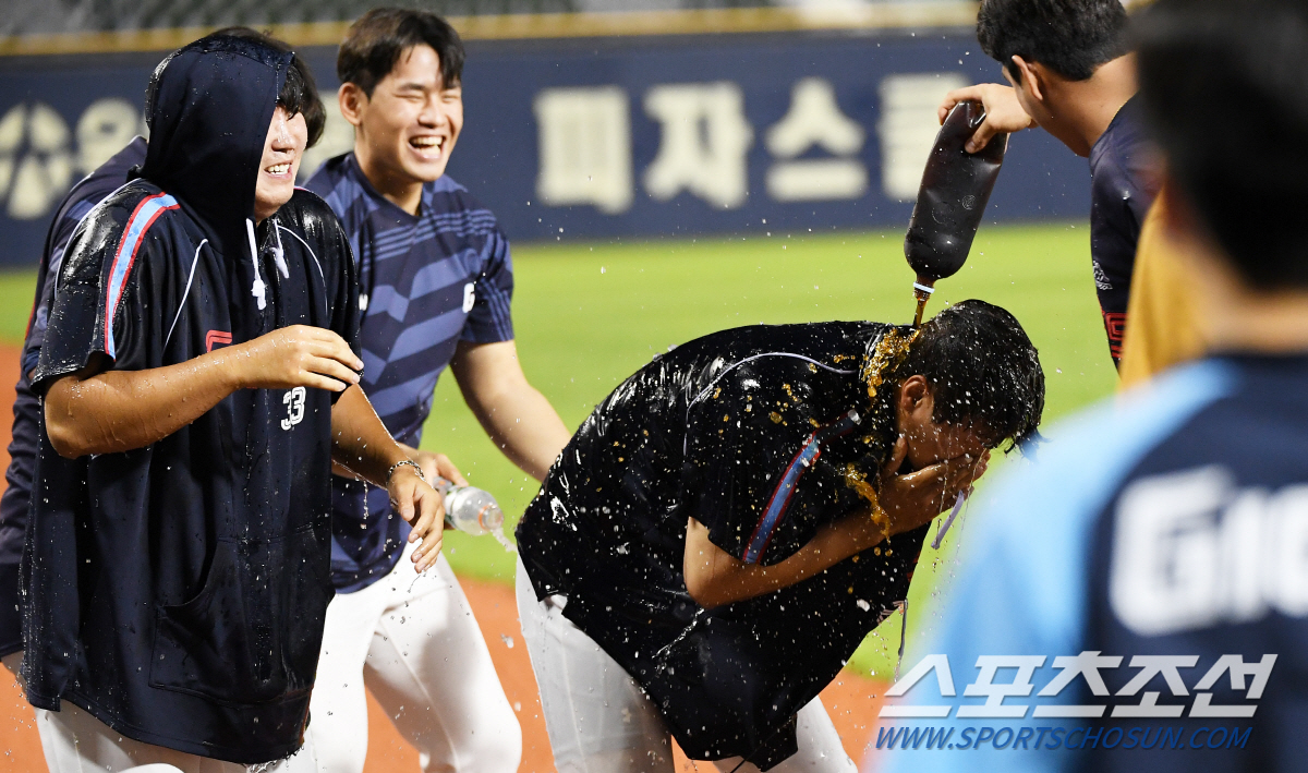 "가장 눈에 띄지 않아야 좋은거죠"…묵묵히 쌓아올린 '거인 최초' 홀드 …