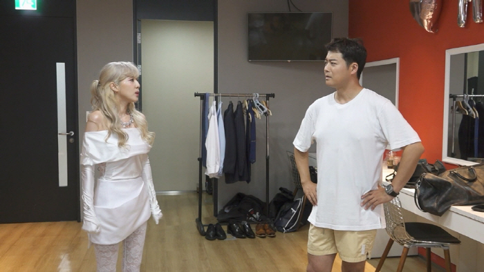 전현무, 흑채 뿌리는 '음중' MC "나이 오십에 뭐 하는 짓인지" ('…