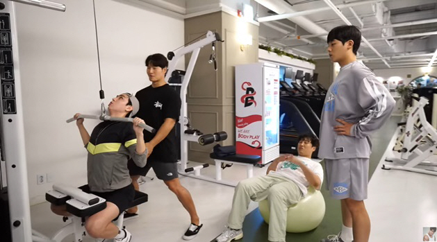 차태현, 김종국에 운동 배우려 헬스장 통째 빌렸다 "그런데 카메라는 한대…