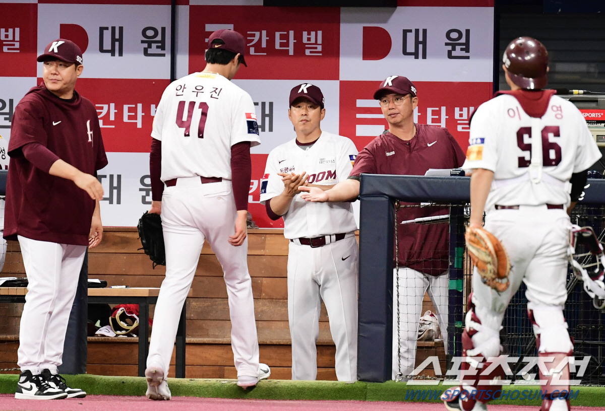 누구도 2루를 밟지 못했다, 99구로 8이닝 무실점 10K, 안우진 올시…