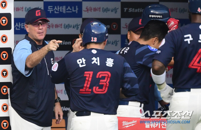 투·타 완벽으로 만든 2연승…"대량 득점 뒤 엑셀 밟아 추가점 높이 평가…