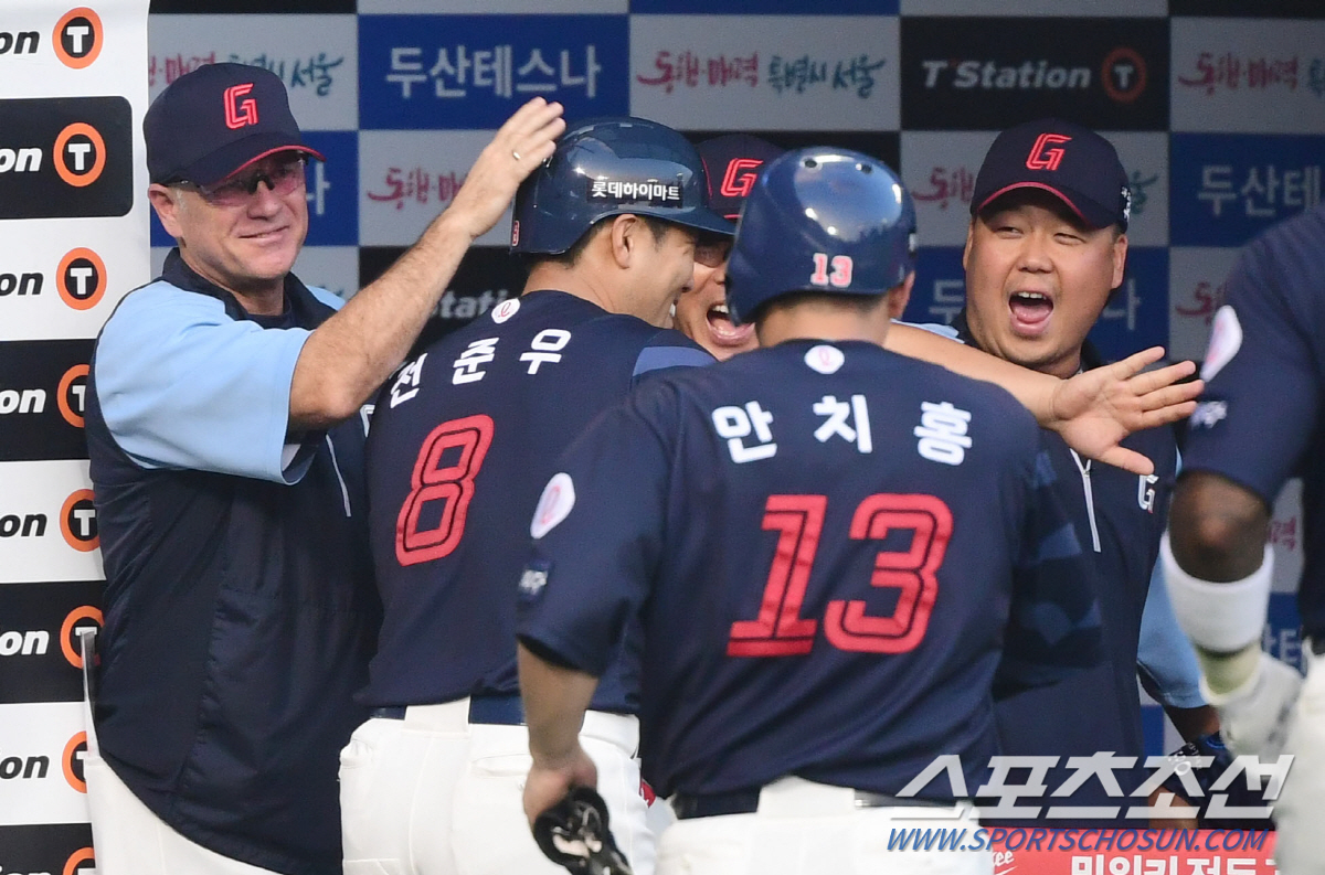 밥상 차린 1,2년 차→타점 쓸어담은 '형님'…현재와 미래가 움직인 '진…