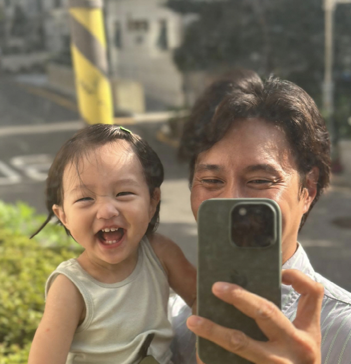 심다은, ♥임성빈·아들 투샷에 "장난꾸러기라고 얼굴에 써 있네"…행복한 …