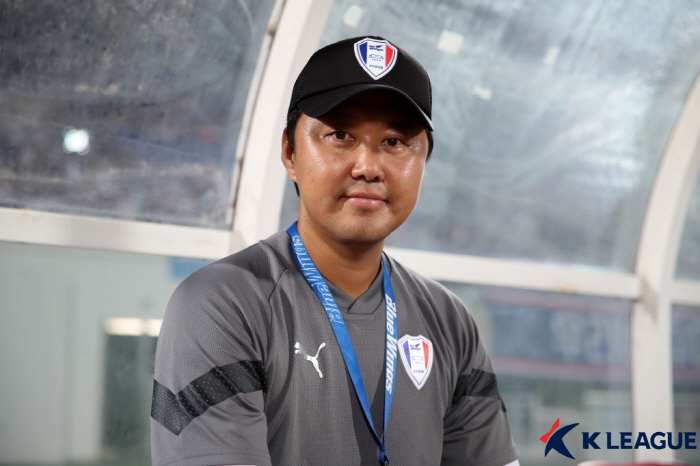 [현장인터뷰] 유스챔피언십 첫 우승 감격 수원 삼성U18 백승주 감독 "…