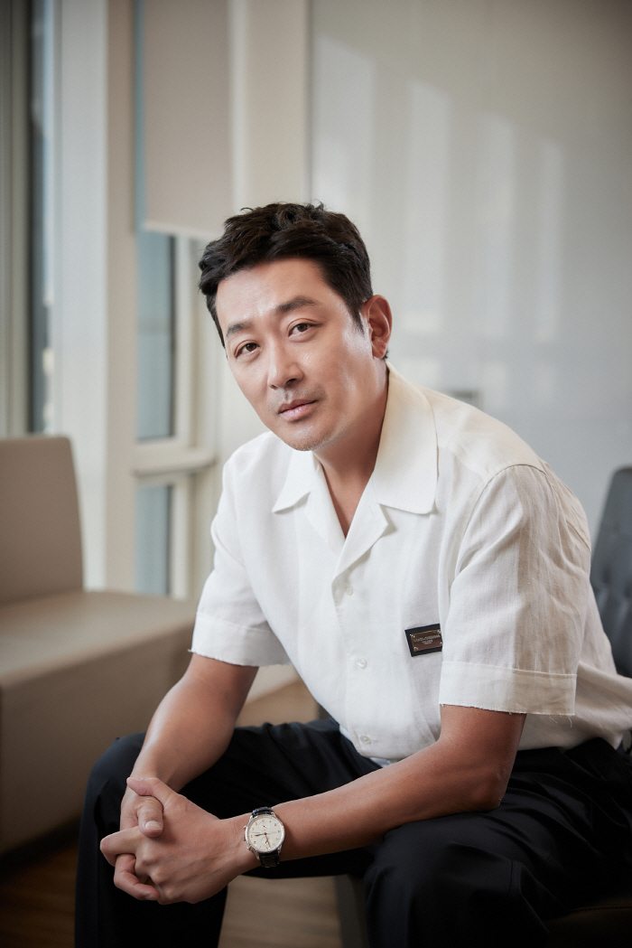 [SC인터뷰] "군대 다시 갔다 온 느낌"…'비공식작전' 하정우, 고생할…