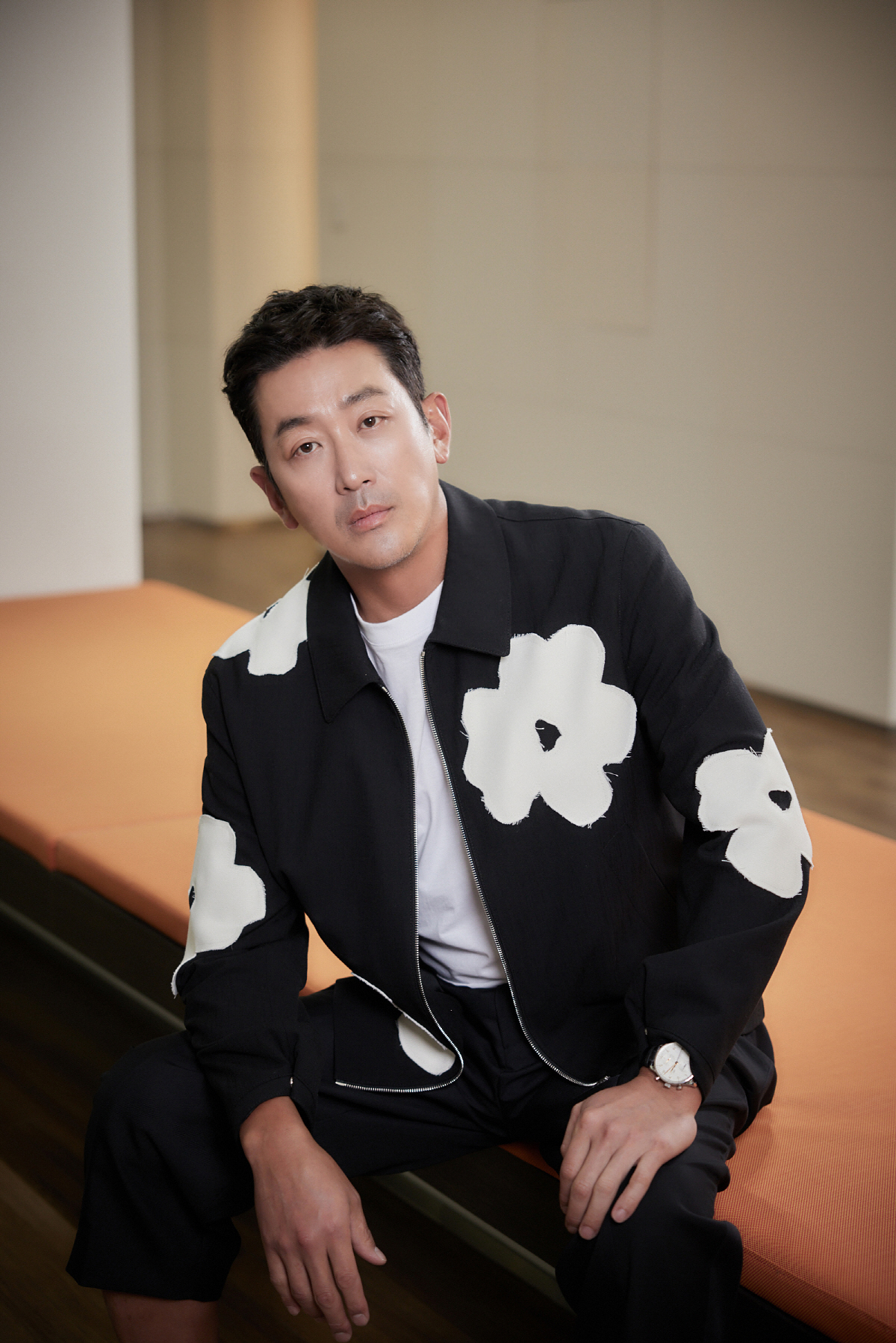 [SC인터뷰] "군대 다시 갔다 온 느낌"…'비공식작전' 하정우, 고생할…