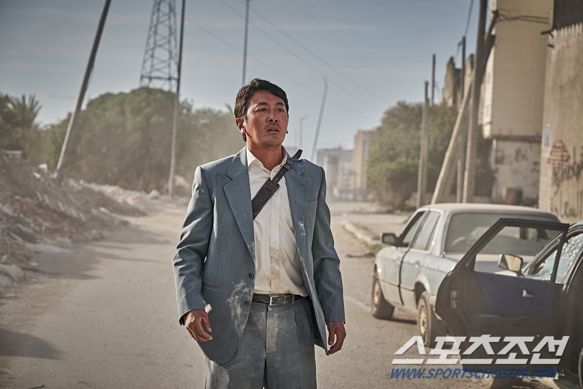 [SC인터뷰] "군대 다시 갔다 온 느낌"…'비공식작전' 하정우, 고생할…