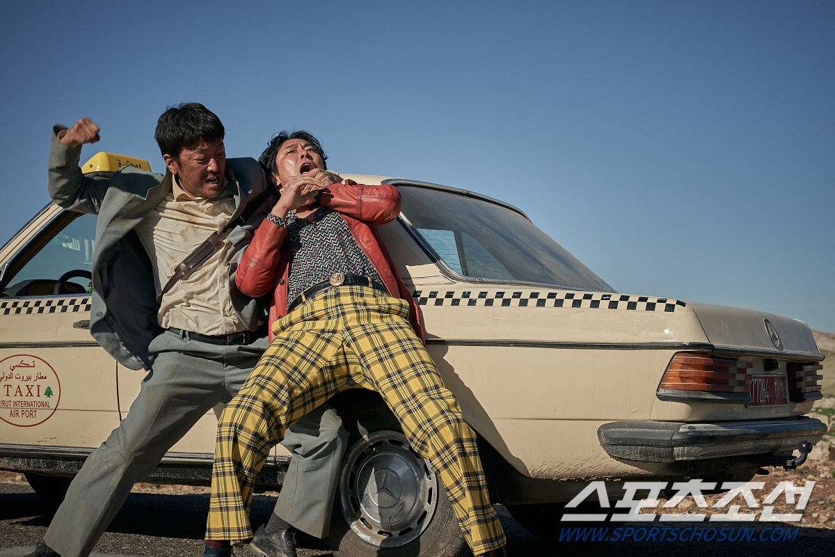 [SC인터뷰] "군대 다시 갔다 온 느낌"…'비공식작전' 하정우, 고생할…