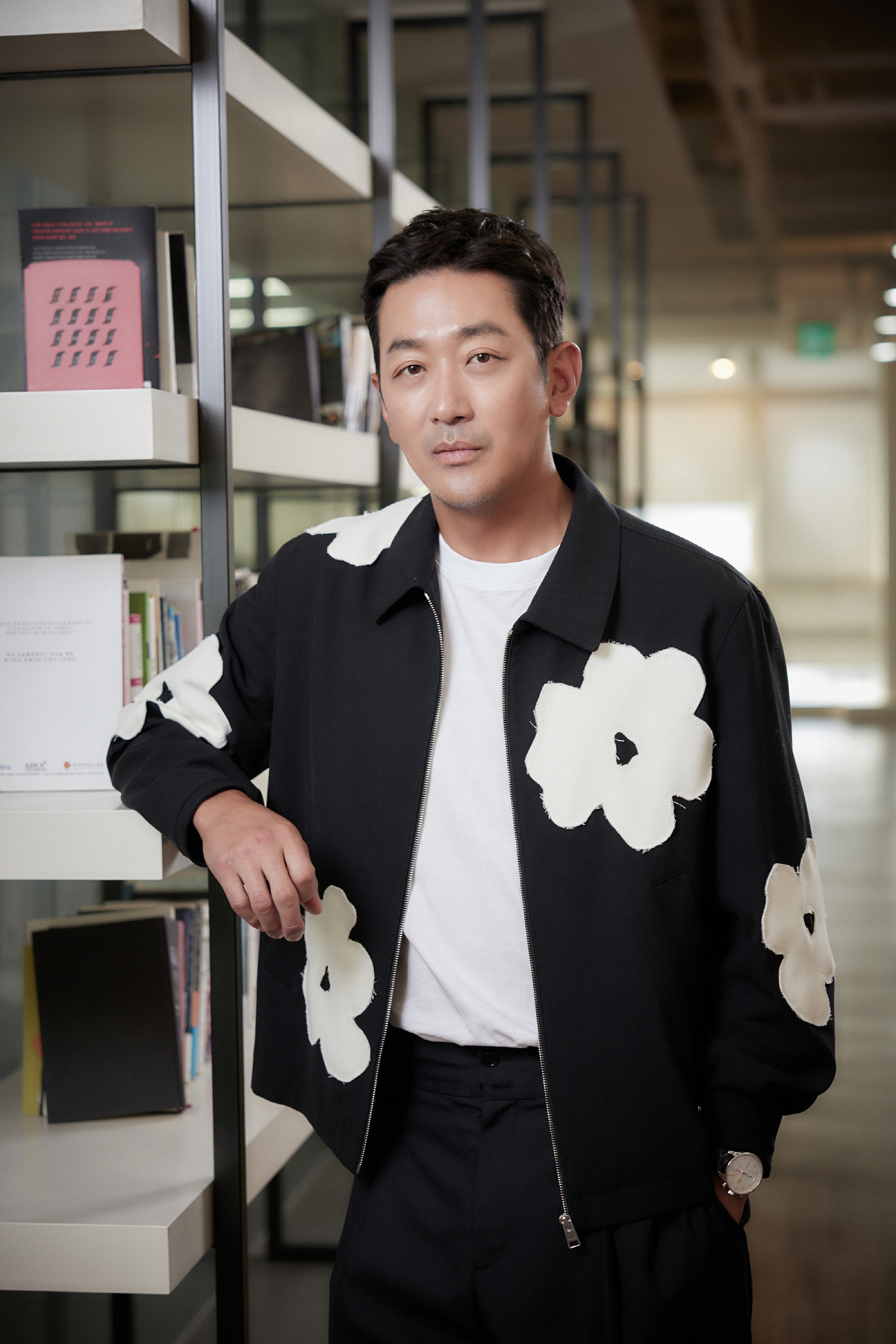 [SC인터뷰] "군대 다시 갔다 온 느낌"…'비공식작전' 하정우, 고생할…