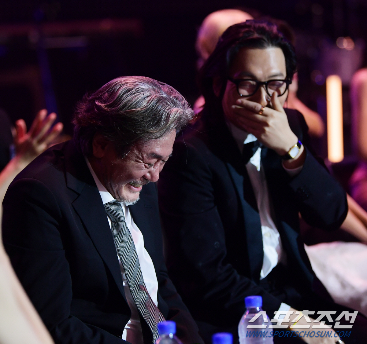 [제2회 BSA] 데뷔 10년 만에 '청룡' 트로피…이동휘·임지연, 남녀…